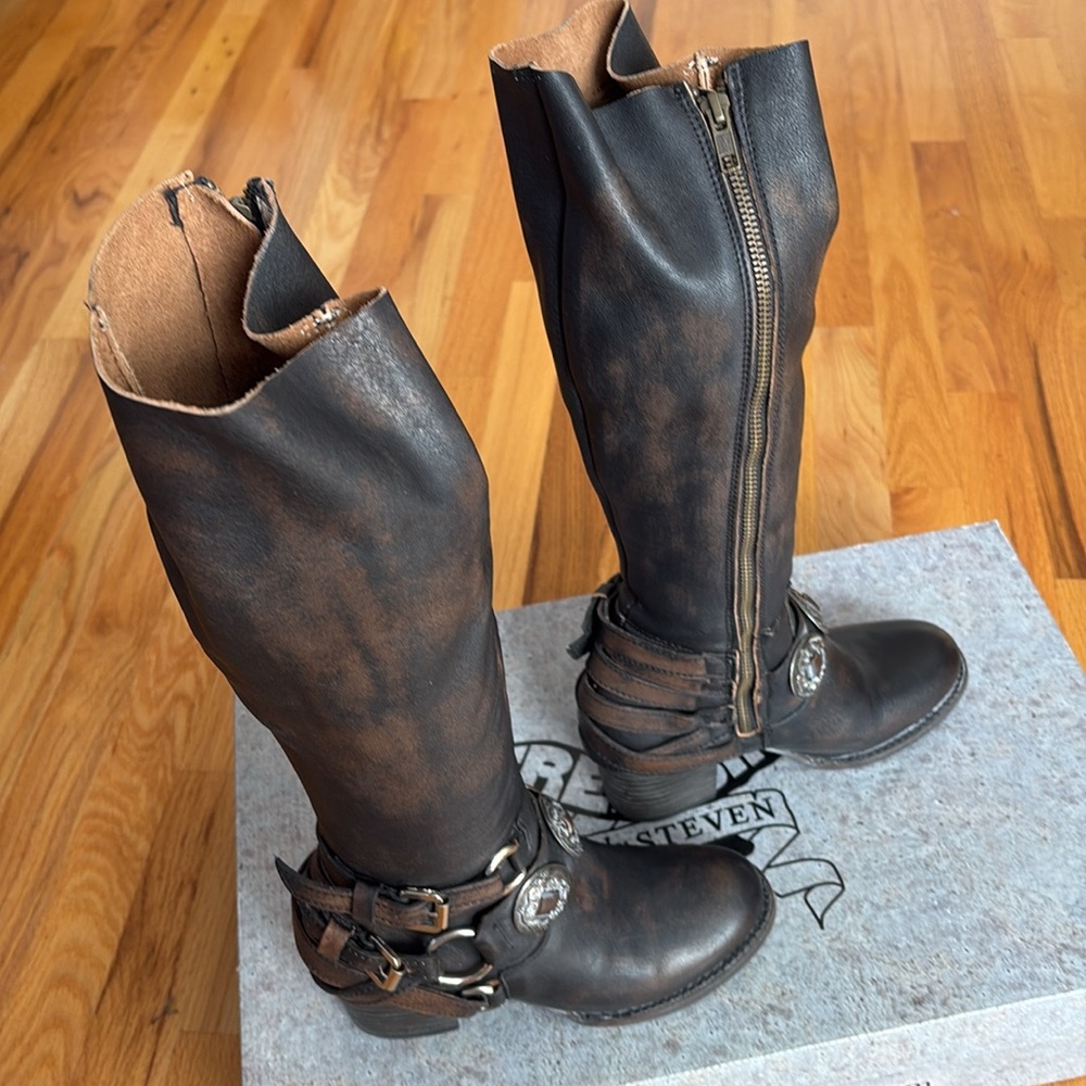 Freebird Casper 
Rare and retired design! - Picture 4 of 8